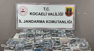 Kocaeli'de 2,6 milyon TL'lik kaçak gözlük ve tütün operasyonu
