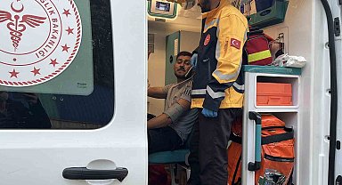 Kocaeli'de bina çatısında yangın: Baba ve oğlu dumandan etkilendi