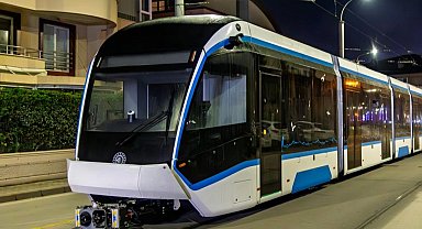 Kocaeli'de raylı sistem güçleniyor... 5 tramvayın ilki raya indi