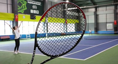 Konya Meram'da aileler 'kort'ta buluşuyor