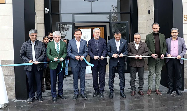 Konya'da "Mesneviden İnciler" hat sergisi açıldı