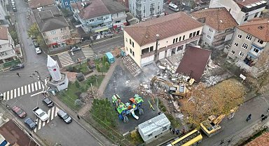 Körfez'de riskli bina yıkıldı