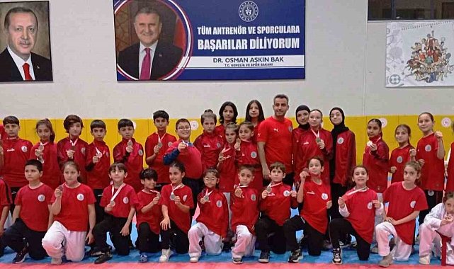 Körfez'in genç ve minik karatecileri 23 madalya aldı