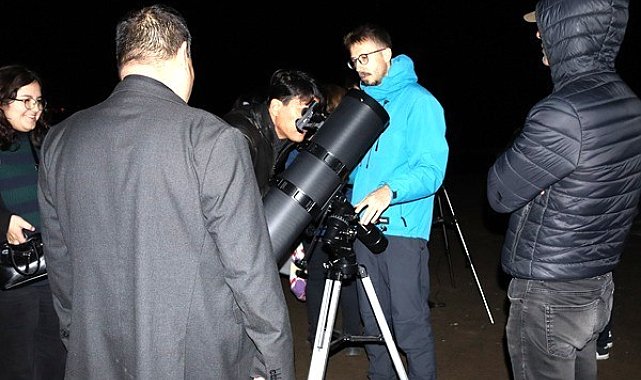Köyceğiz'de öğrenciler Ay'ı teleskopla inceledi