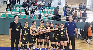 Köyceğizli minikler Voleybol Turnuvası'nda şampiyon oldu