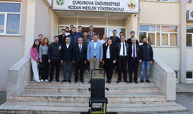 Kozan Meslek Yüksekokulu'nun merdivenlerindeki engel belediye işbirliği ile kaldırıldı