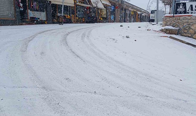 Kulp'ta kar nedeniyle yaşam durma noktasına geldi