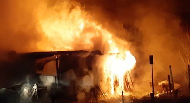 Kümesi alev alev yandı, karşısına geçip "Canımız sağ, ben de yanabilirdim" dedi