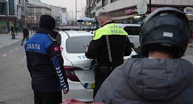 Kurallara uymayan sürücülere 993 TL ceza kesildi