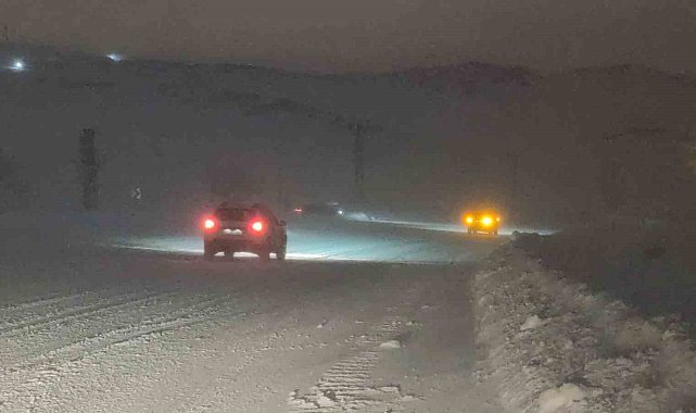 Kurubaş Geçidi'nde tipi etkili oluyor