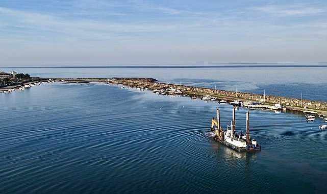 Kurupelit Marina'da deniz temizliği