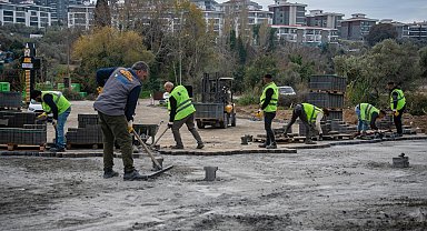 Kuşadası Belediyesi kente modern ve konforlu yollar kazandırıyor