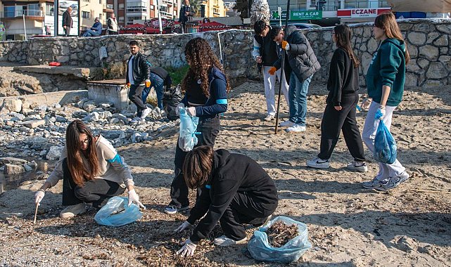 Kuşadası'nda Sökeli öğrencilerden çevreci etkinlik