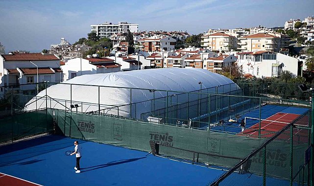 Kuşadası'nda sporseverlerden balon korta yoğun ilgi