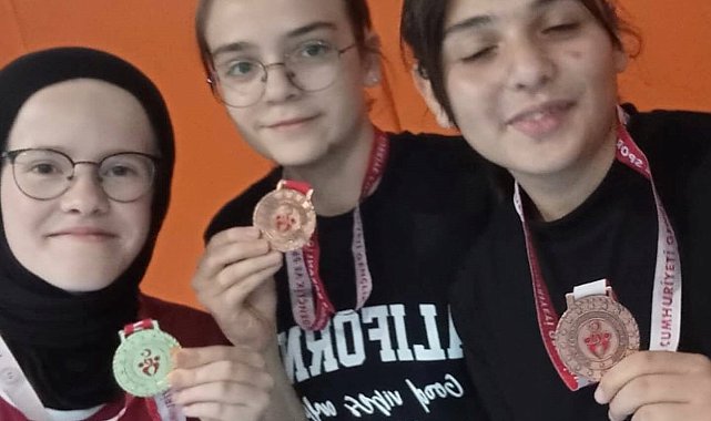 Kütahya Akşemsettin Kız Anadolu İmam Hatip Lisesi'nin masa tenisi başarısı