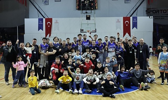 Kütahya Belediyespor Basketbol takımı zirve yarışını sürdürüyor