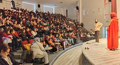 Kütahya'da "Ormanın Şifresi" adlı çocuk tiyatrosu öğrencilerle buluştu