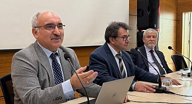 Kütahya'da "Papa'nın Türkiye Ziyareti ve Düşündürdükleri" konulu panel düzenlendi