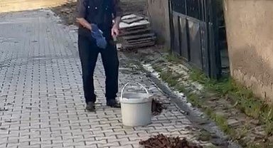 Kütahya'da yaşlı adamdan çevreye örnek temizlik dersi