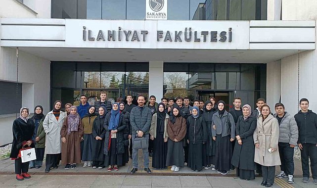 Liseli öğrenciler üniversiteyi ziyaret ederek deneyim kazandı