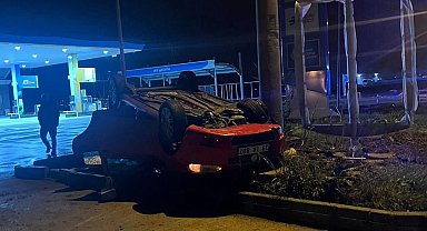 Lüleburgaz'da takla atan otomobildeki 2 kişi yaralı olarak kurtuldu