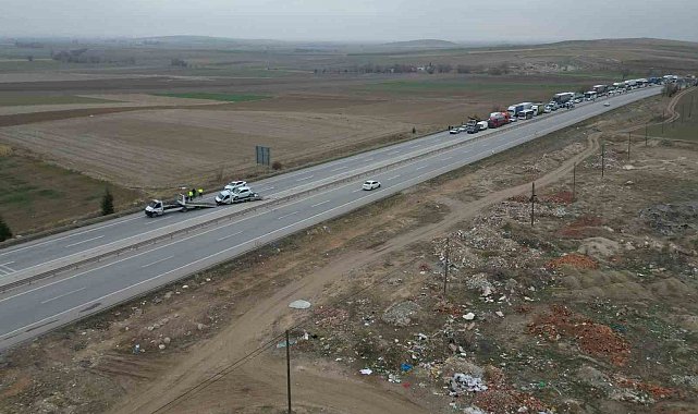 Maddi hasarlı kaza kara yolunu tek yönlü ulaşıma kapattı
