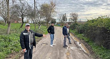 Mahallenin yıllardır süren yol çilesi vatandaşı isyan ettirdi