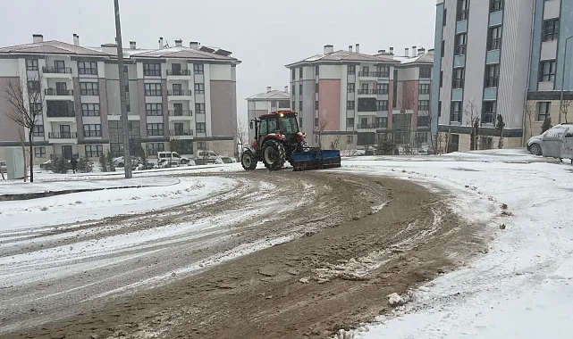 Malatya Doğanşehir'de karla mücadele 24 saat sürüyor
