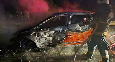 Manavgat'ta seyir halindeki araç alev alev yandı