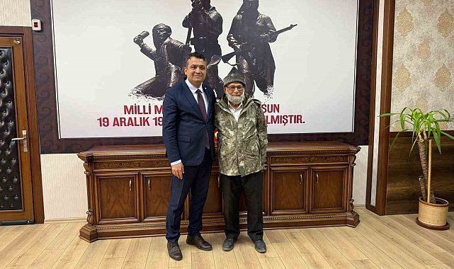 Mandalinaları Mehmetçiğe ulaştıran elmacı dede, Dörtyol'a selamla döndü