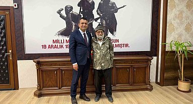 Mandalinaları Mehmetçiğe ulaştıran elmacı dede, Dörtyol'a selamla döndü