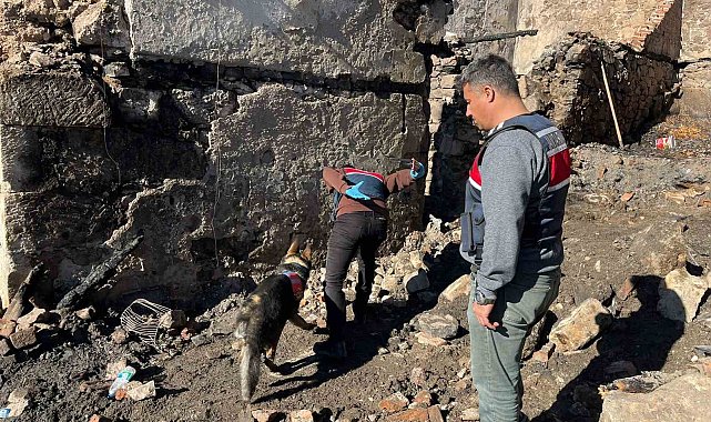 Manisa'da 5 evin kül olduğu yangında ölen kadının cenazesine ulaşıldı