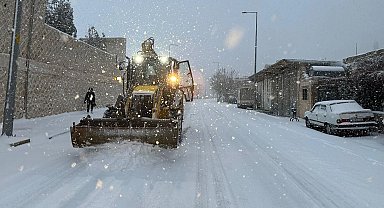 Mardin Artuklu karla mücadele için sahada