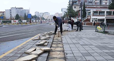 Mardin Büyükşehir Belediyesi şehirdeki engelli yollarını yeniliyor