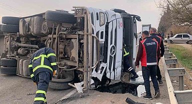 Mardin'de devrilen akaryakıt yüklü tırın sürücüsü yaralandı