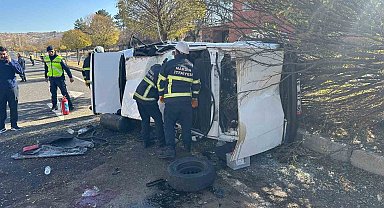 Mardin'de otomobil devrildi: 3 yaralı