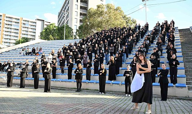 MCBÜ'de 300 öğrenciden "Karsu - Zaman" işaret dili performansı