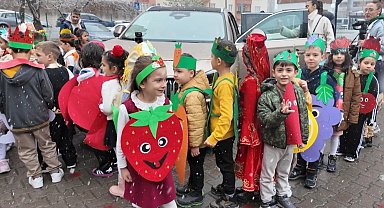 Memduh Büyükkılıç öğrencilere Togg'u tanıttı