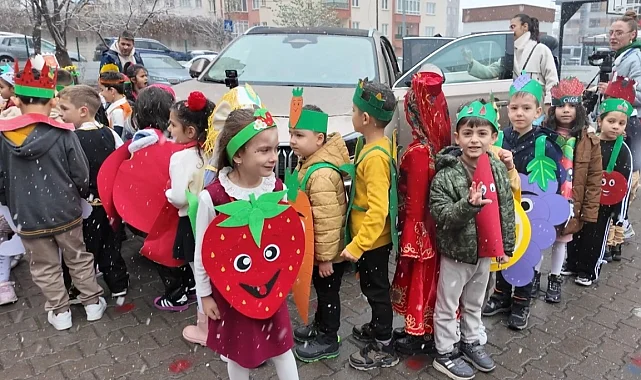 Memduh Büyükkılıç öğrencilere Togg'u tanıttı