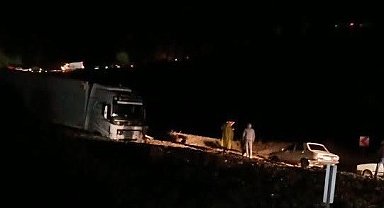 Mersin-Antalya arasında selle gelen mucurlar yolu kapattı