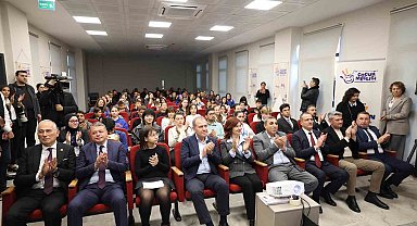 Mersin'de Çocuk Meclisi üyeleri sertifikalarını Başkan Seçer'den aldı