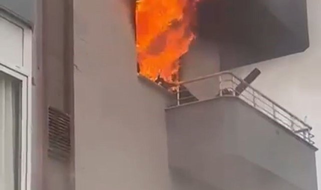 Mersin'de ev yangını alevler pencereden çıktı