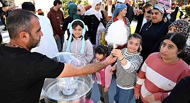 Mersin'de özel gereksinimli bireyler renkli atölyelerde buluştu