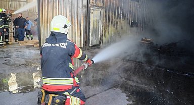 Mersin'de palet imalathanesinde çıkan yangın kontrol altına alındı