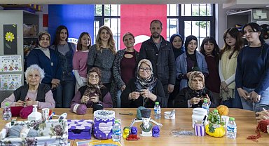 Mersin'de alzheimer hastaları sanatla hayata dokunuyor