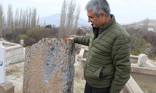 Mezarlıktaki esrarengiz taş