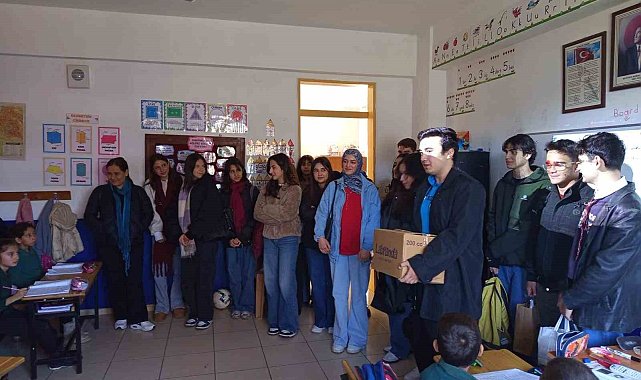 Milas Anadolu Lisesi'nden Fesleğen İlkokulu'na kitap desteği
