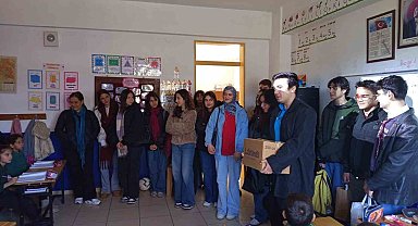 Milas Anadolu Lisesi'nden Fesleğen İlkokulu'na kitap desteği