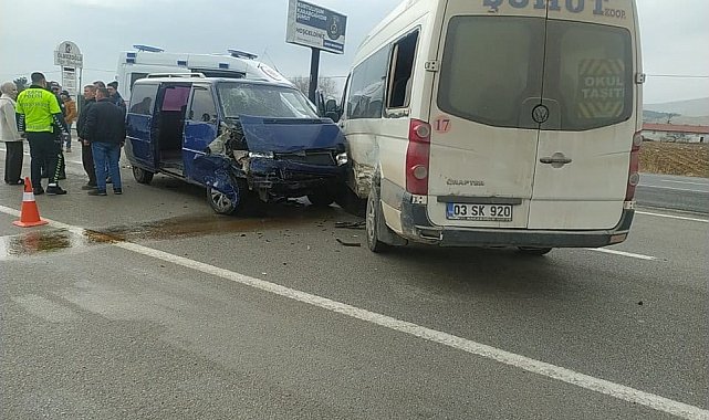 Minibüslerin çarpıştığı kazada 7 kişi yaralandı