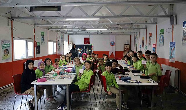 Minikler, bilimin renkli dünyasına adım attı